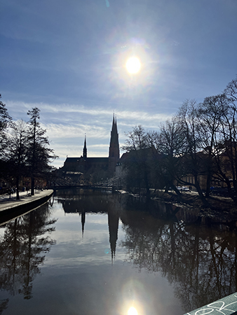 Solig marsdag domkyrkan o Fyrisån fr Haglunds bro