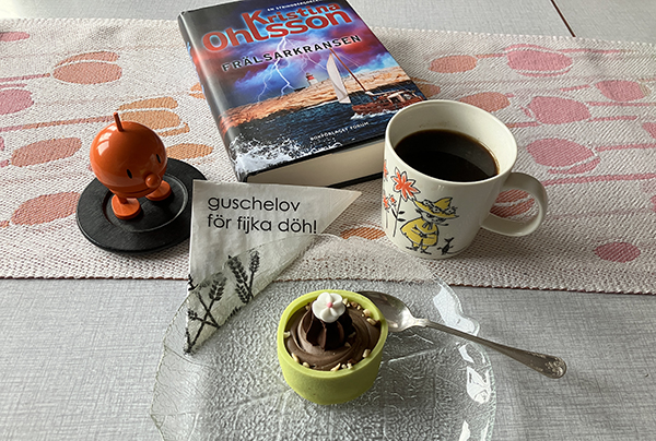 Söndagsfika vid köksbordet med Hopptimisten Noisette Frälsarkransen Söndagsfika vid köksbordet med Hopptimisten Noisette Frälsarkransen