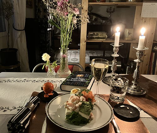 Fredagssmörgåstårta med riesling Hopptimisten rosa helgbukett o Den hemliga bokhandeln