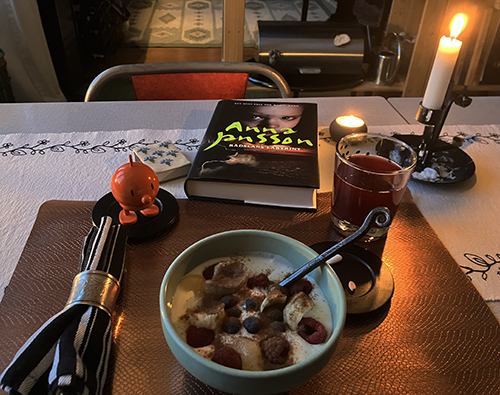 Onsdagskvällsmat fil med bär o kanel Pro Viva Hopptimisten o Rädslans labyrint Onsdagskvällsmat fil med bär o kanel Pro Viva Hopptimisten o Rädslans labyrint