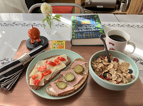 Söndagsfrukost med Hopptimisten Den hemliga bokhandeln o en trisslott