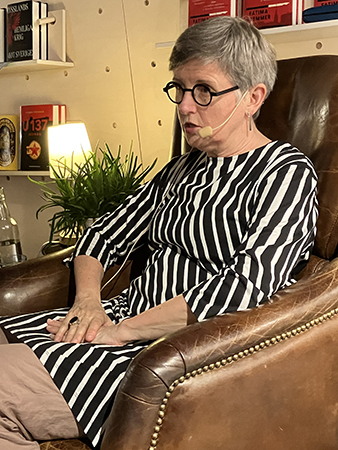 Christina Wahldén pratar på författarträff Akademibokhandeln 22 april 2025