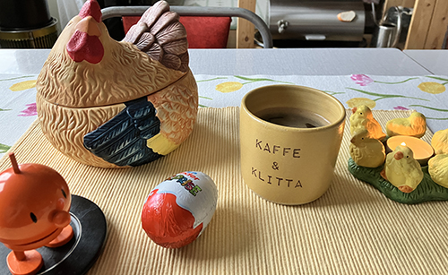 Hönan har värpt ett Kinderegg Kaffe o klittamugg Hopptimisten