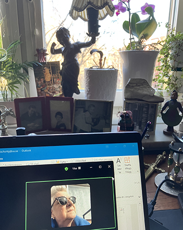 I väntan på att Zoommötet ska börja