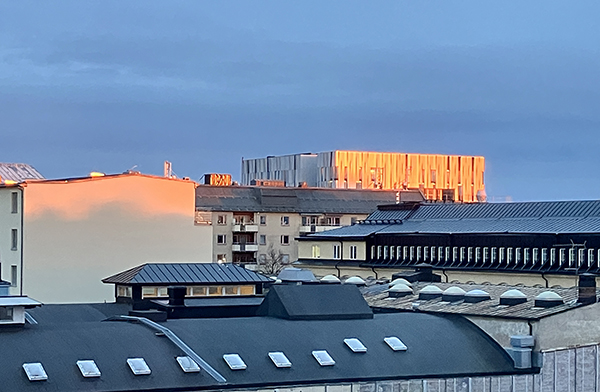 Kvällssol på UKKfasaden Kvällssol på UKKfasaden