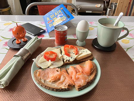 Lunch med laxmacka ostmacka ägg och varma koppen o Hopptimisten A death in diamonds Lunch med laxmacka ostmacka ägg och varma koppen o Hopptimisten A death in diamonds