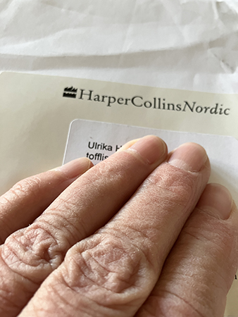 Vitt paket från Harper Collins
