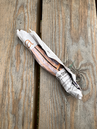 Ett litet paket i tidningspapper