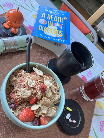 Frukosten är serverad med Hopptimisten och A death in diamonds