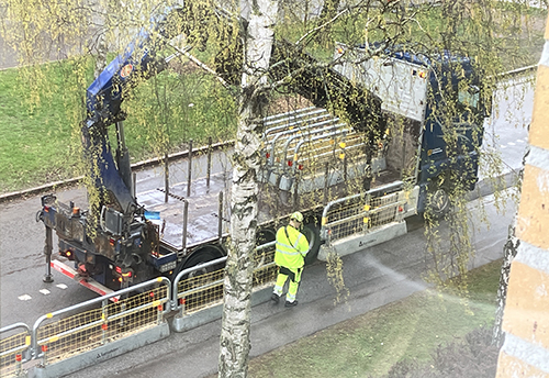 Instängd på trottoaren Instängd på trottoaren