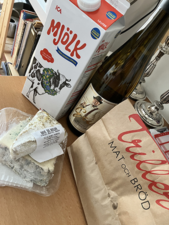 Mjölk ostar GWs riesling och en påse från Triller