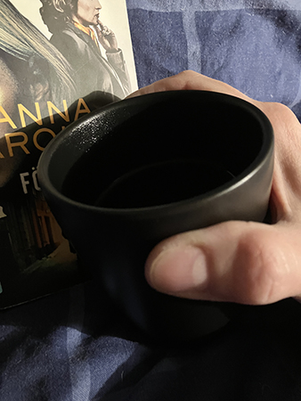 Svart kaffe på sängen till Försvararen