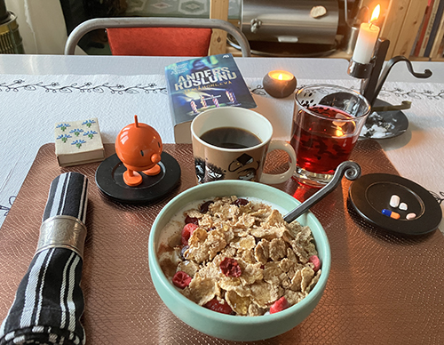 Torsdagsfrukost hemma med Hopptimisten Jamåhonleva o levande ljus