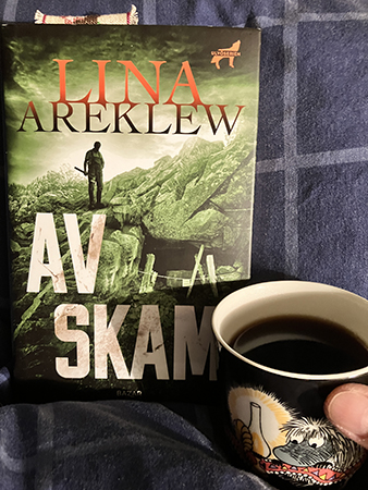 Av skam och kaffe på sängen i Förfadernmugg