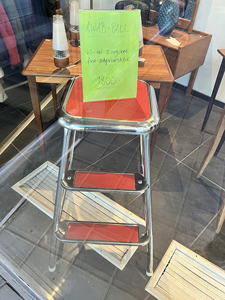 AWABpall i skyltfönster 1800 kr