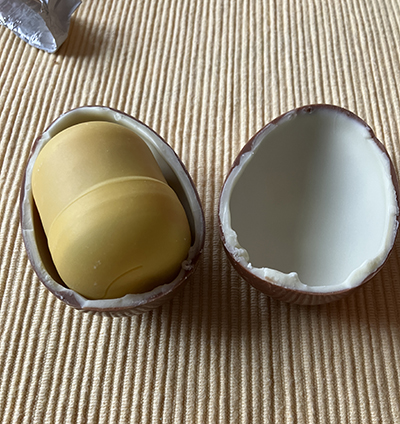 Kinderegg öppnat och delat