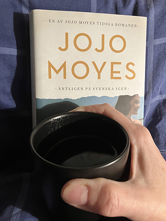 Senapsmugg från Höganäs med kaffe på sängen till Bortom horisonten