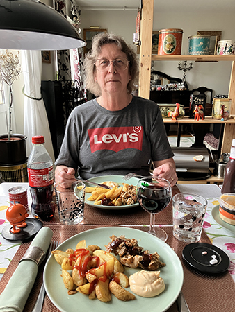 FEM äter pulled chicken