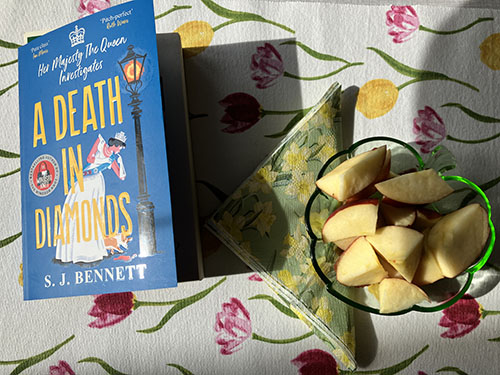 A death in diamonds och ett skuret äpple A death in diamonds och ett skuret äpple