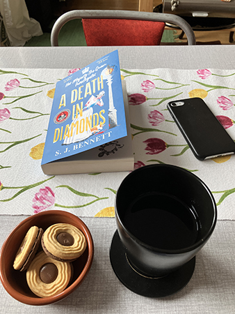 Eftermiddagsfika med Ballerinakex och A death in diamonds Eftermiddagsfika med Ballerinakex och A death in diamonds