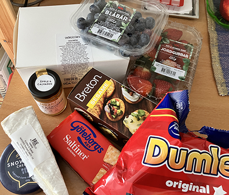 Godsaker till helgen inkl smörgåstårta i kartong till fredag