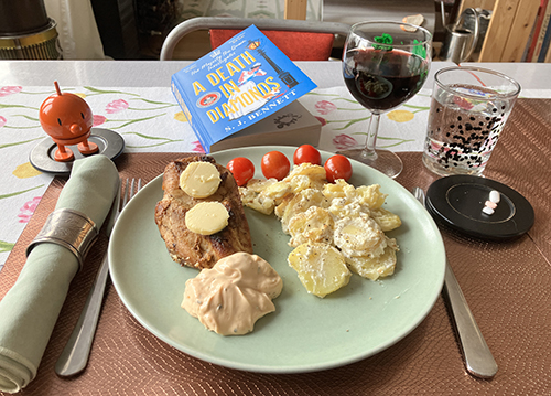 Kyckling och potatisgratäng med Hopptimisten och A death in diamonds Kyckling och potatisgratäng med Hopptimisten och A death in diamonds