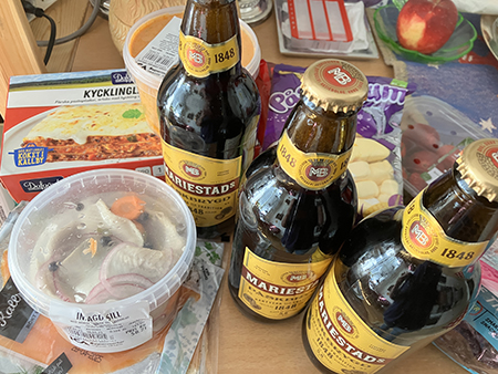 Sill kycklinglasagen fisksoppa lax påsköl godis jordgubbar