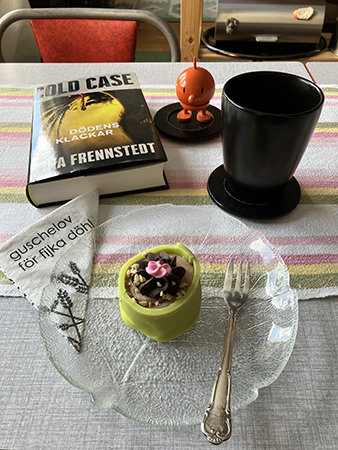 Söndagsfika vid köksbordet med Noisette Hopptimisten och Dödens klackar