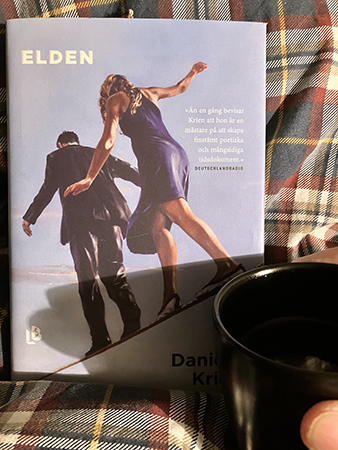 Elden o svart kaffe på sängen