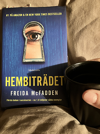 Hembiträdet och kaffe på sängen