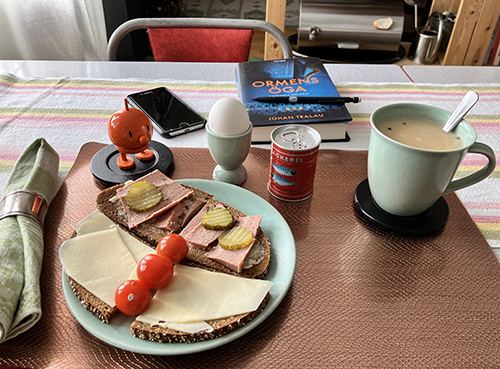 Hemmalunch med mackor ägg varma koppen kantarell Hopptimisten o Ormens öga