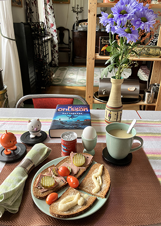 Mackor ägg varma koppen kantarell till hemmalunch med Hopptisarna och Nattankare Mackor ägg varma koppen kantarell till hemmalunch med Hopptisarna och Nattankare