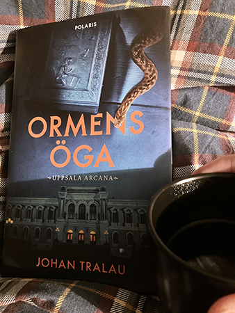Ormens öga och kaffe på sängen