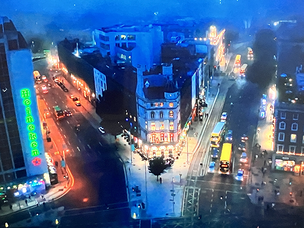 Scen från inledningen till Dödens triangel