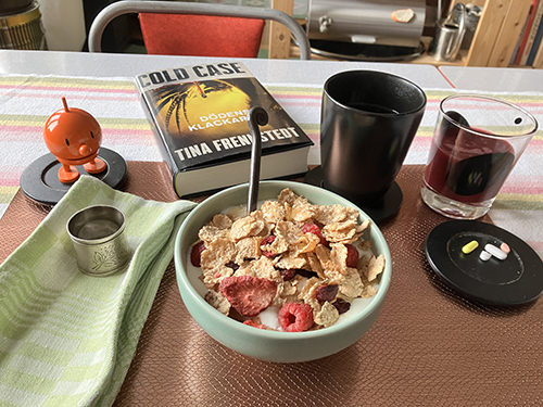 Tisdagsfrukost Hopptimisten o Dödens klackar Tisdagsfrukost Hopptimisten o Dödens klackar