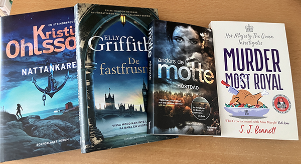 Böckerna Nattankare De fastfrusna Höstdåd och Murder most royal