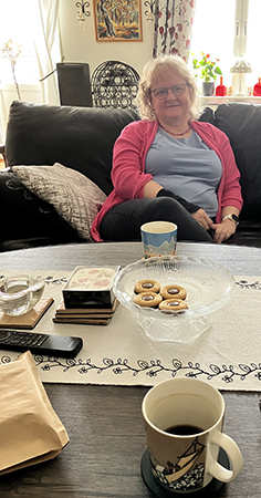 Lotten på fikabesök