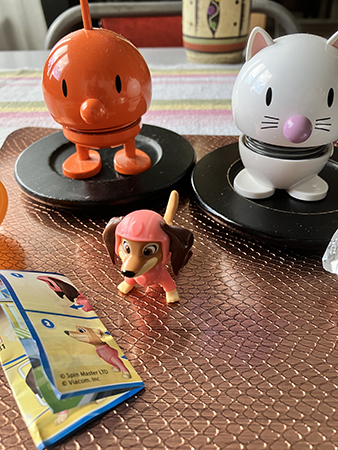 Hopptisarna och Kindereggleksak ur Paw patrol