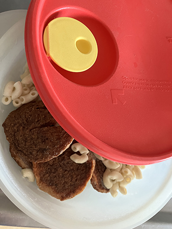 Matlåda med kycklingkorv o makaroner på tining