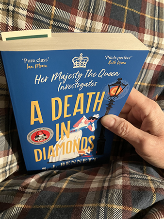 Cirka 100 sidor kvar i A death in diamonds