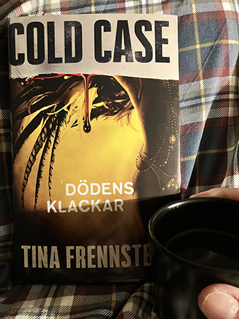 Cold Case Dödens klackar och kaffe på sängen Cold Case Dödens klackar och kaffe på sängen