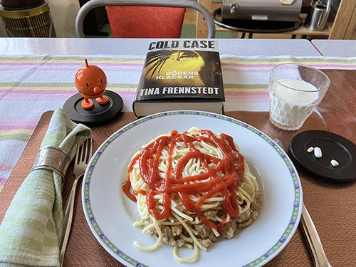 Hopptimisten med Dödens klackar o spaghetti och kycklingfärs med ketchup