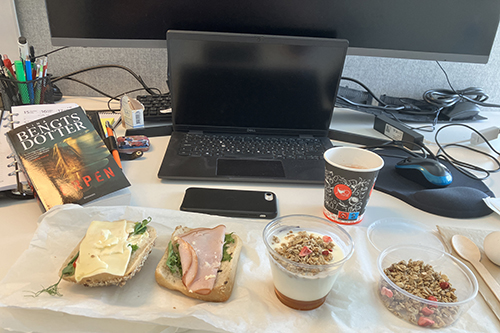 Onsdagsskrivbordslunch på jobbet med Korpen