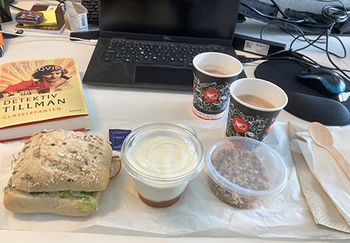 Sista skrivbordslunchen med detektiv Tillman