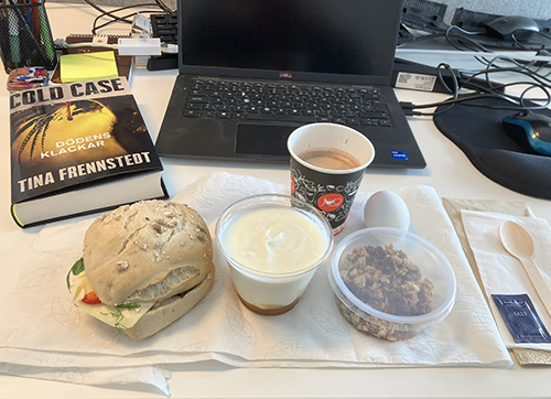 Skrivbordslunch onsdag med Dödens klackar Skrivbordslunch onsdag med Dödens klackar