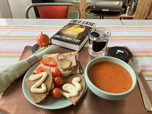 Smörgåsar och gazpacho med Hopptimisten och Dödens klackar