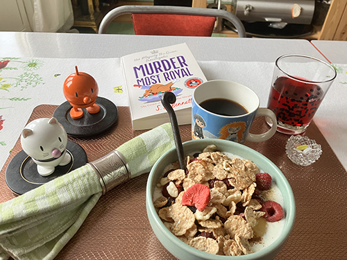 Fredagsfrukost med Hopptisarna och Murder most royal Fredagsfrukost med Hopptisarna och Murder most royal