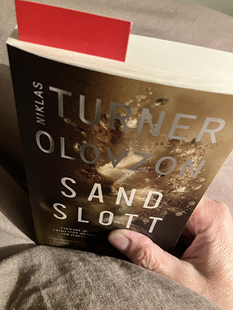 Sandslott-läsning i sängen Sandslott-läsning i sängen