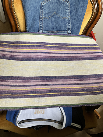 Strykhög jeans löpare och tischor