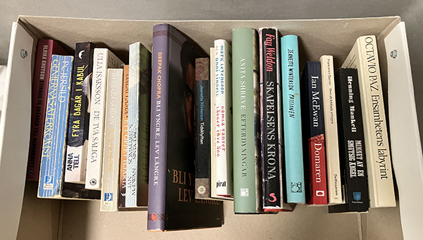 Böcker på toa i Slottsträdgården